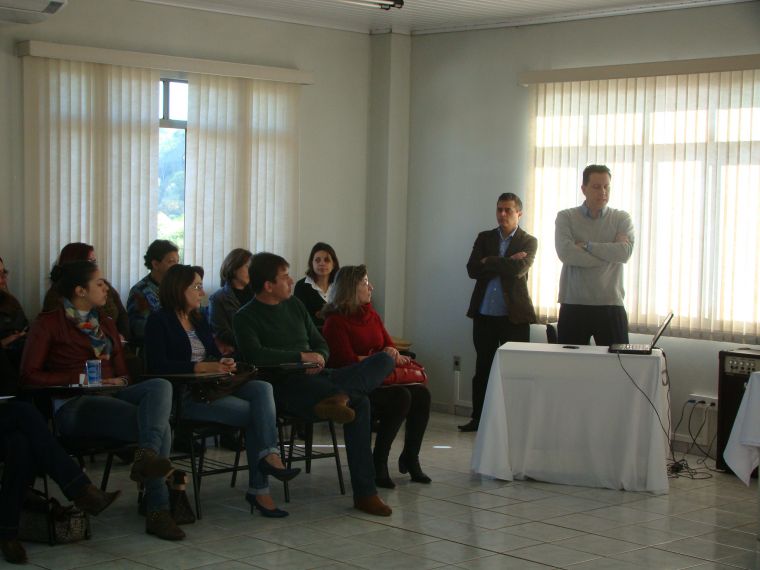 Os vereadores Elton Ruths e Silvano Pereira,membros da Comissão de Educação,Saúde e Assistência Social participam de palestra em curso promovido pela CGU.